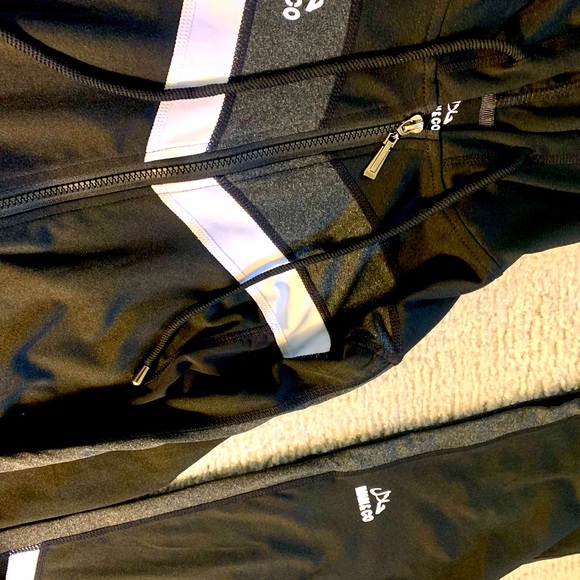 3 piece set yoga outfits in various colors - Picture 2 of 5